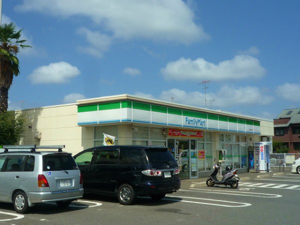 コンビニ　ファミリーマート（コンビニ）まで1400m