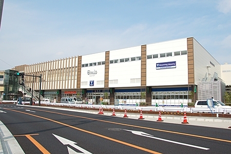 ショッピングセンター　Emio狭山市（ショッピングセンター）まで668m