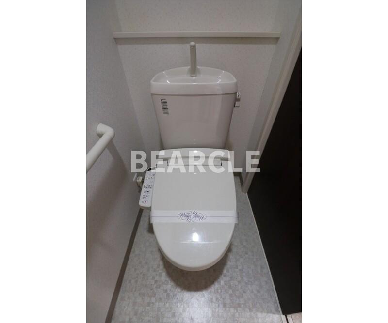 トイレ　落ち着いた色調のトイレです
