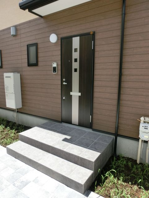 セキュリティ　インターフォン付き玄関