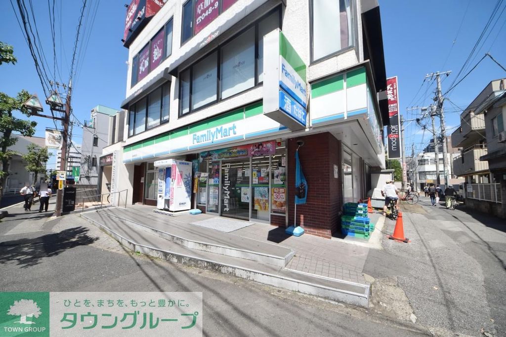 コンビニ　ファミリーマート草加駅東口店（コンビニ）まで540m