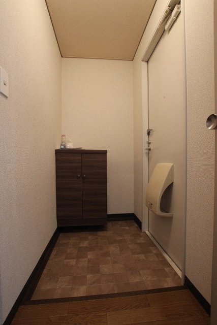 玄関　同物件別号室の写真です。