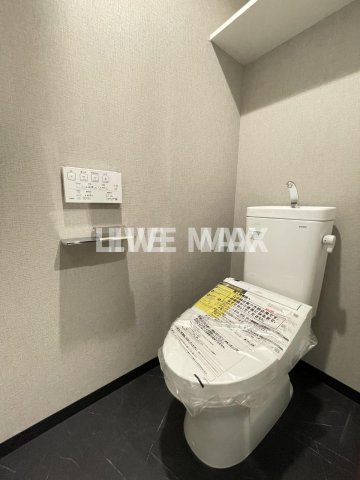 トイレ　※同タイプ・別階のお部屋のお写真になります