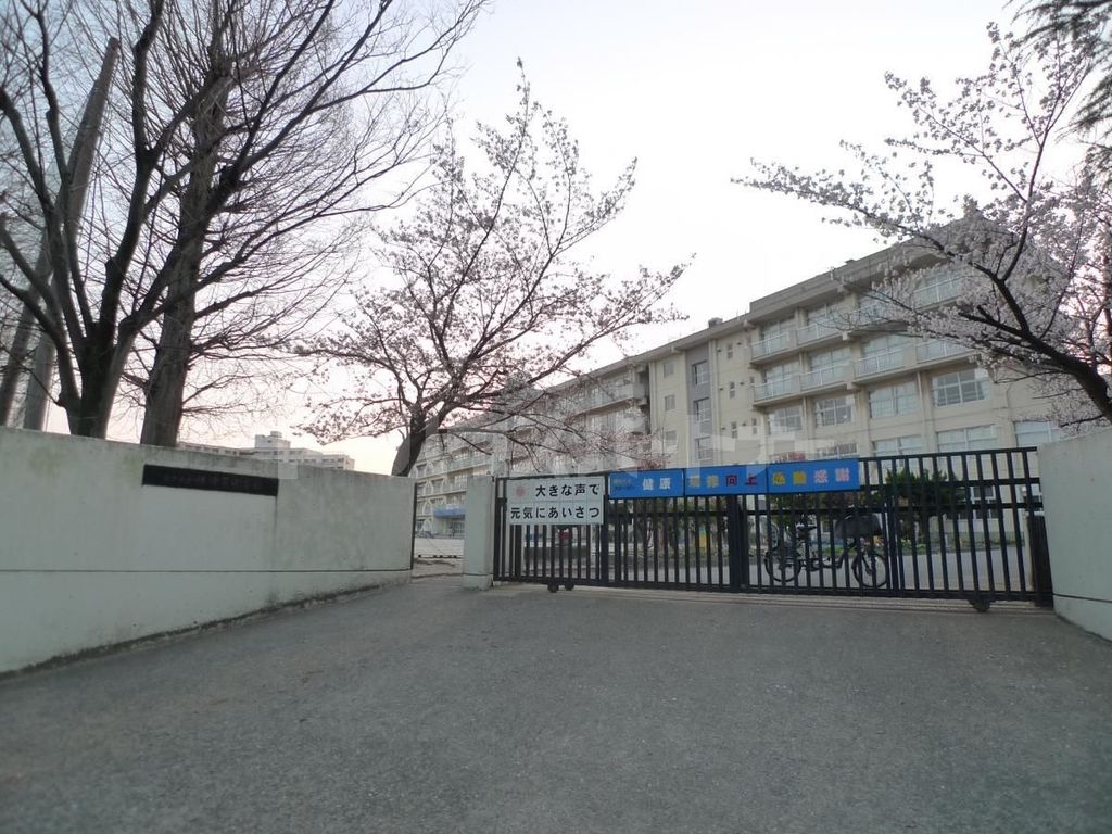 小学校　松戸市立横須賀小学校（小学校）まで360m