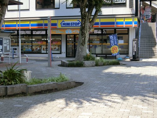 コンビニ　ミニストップ坂戸駅前店（コンビニ）まで133m