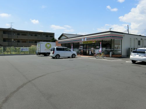 コンビニ　セブンイレブン坂戸伊豆の山店（コンビニ）まで1018m