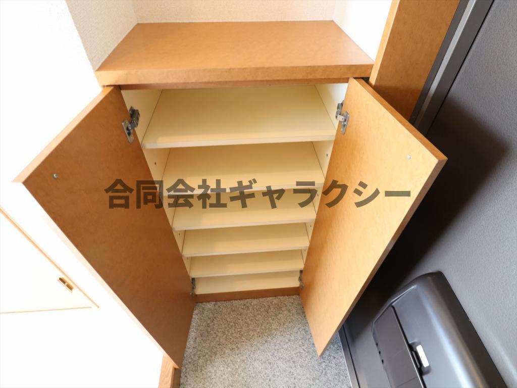 玄関　シューズボックス