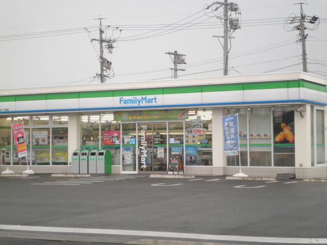 コンビニ　ファミリーマート 四日市小古曽二丁目店（コンビニ）まで411m