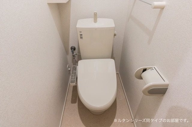トイレ　※別号室の参考写真です