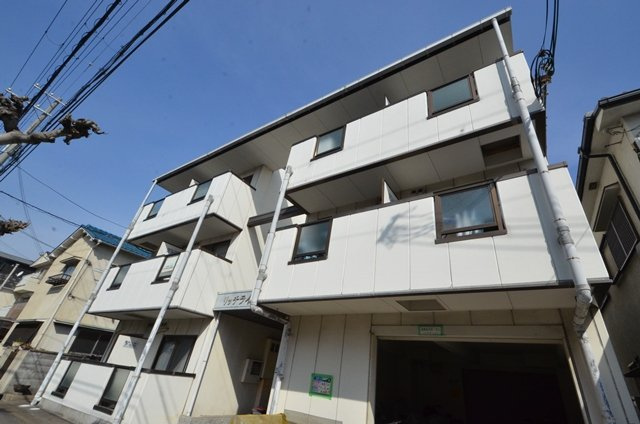 建物外観　防犯カメラ付きで安心です♪