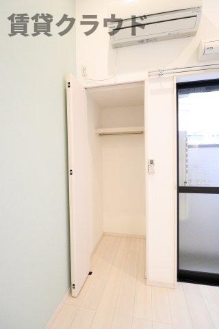 収納　ハンガーラック付きと棚付きの収納スペース！