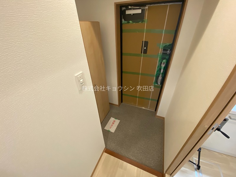 地下鉄御堂筋線 江坂駅 徒歩10分 10階建 新築の玄関写真