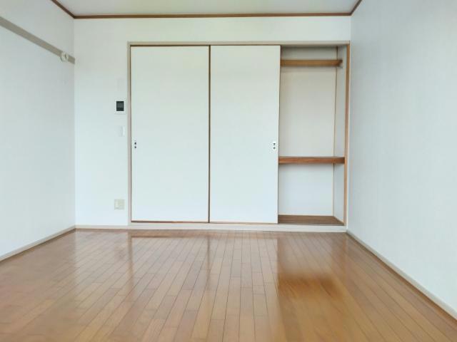 山王マンションの居間写真