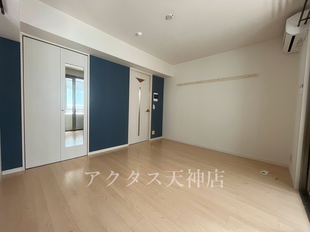 居室・リビング　実際の写真は別号室です。
