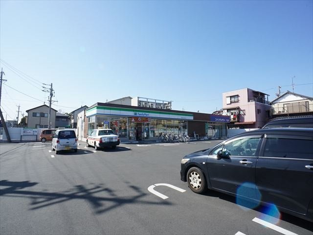 コンビニ　ファミリーマート　浜松小豆餅二丁目店（コンビニ）まで200m