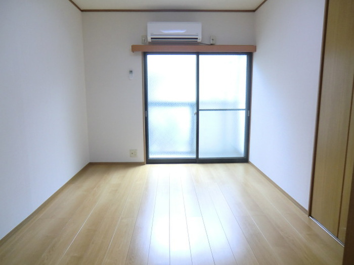 ソレイユ常盤台Iの居間写真