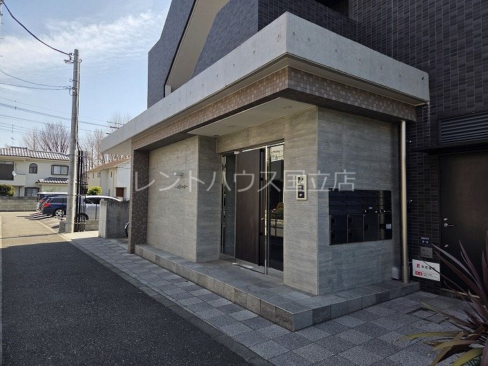 ＪＲ中央線 東小金井駅 徒歩3分 3階建 築6年の玄関写真