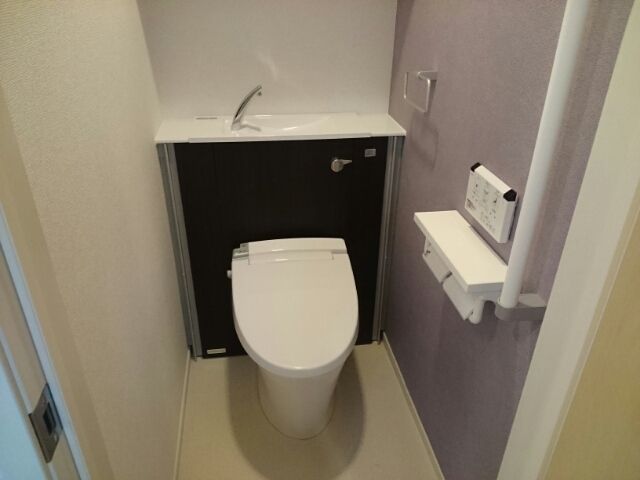 ＪＲ阪和線 和泉府中駅 徒歩12分 3階建 築7年のトイレ写真