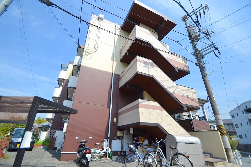 広島市南区向洋本町のマンションの建物外観