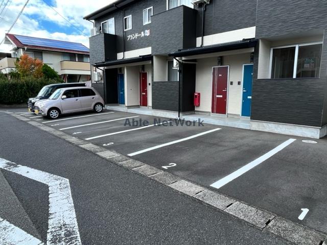 駐車場　駐車場