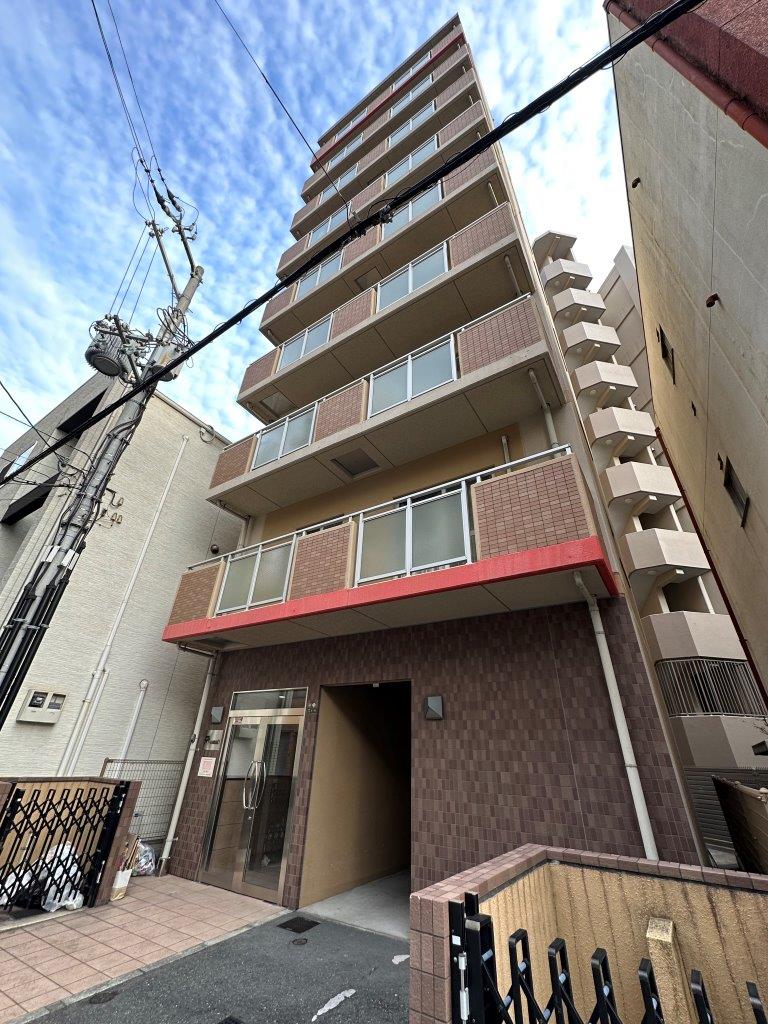 建物外観　P-WEST