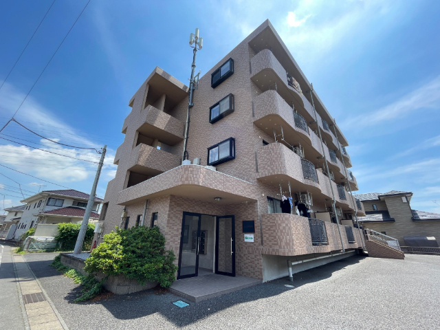 建物外観　重厚感のあるマンションタイプ。