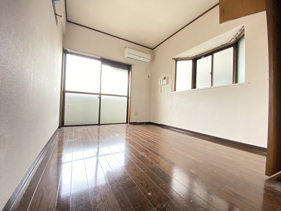 居室・リビング　※別号室の写真です