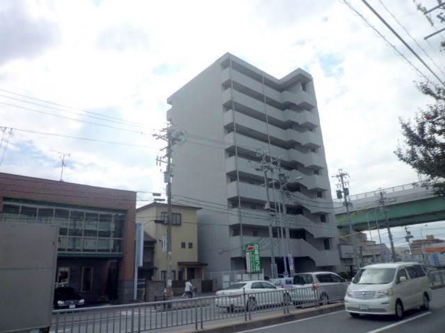 名古屋市中川区柳川町のマンションの建物外観