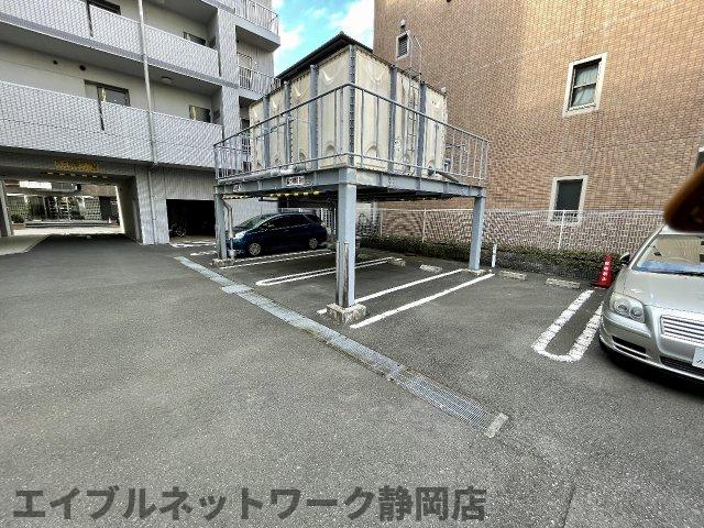 【静岡市葵区駿河町のマンションの駐車場】