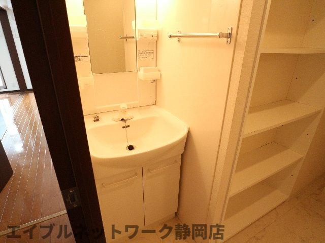 【静岡市葵区駿河町のマンションの洗面設備】