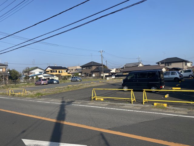 【山武市松尾町大堤のマンションの駐車場】