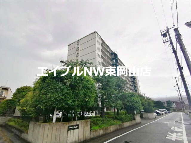 【ファミール岡山の建物外観】