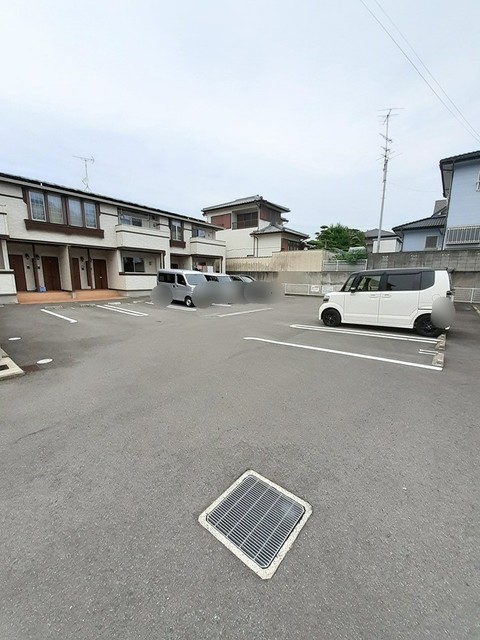 【新居浜市国領のアパートの駐車場】