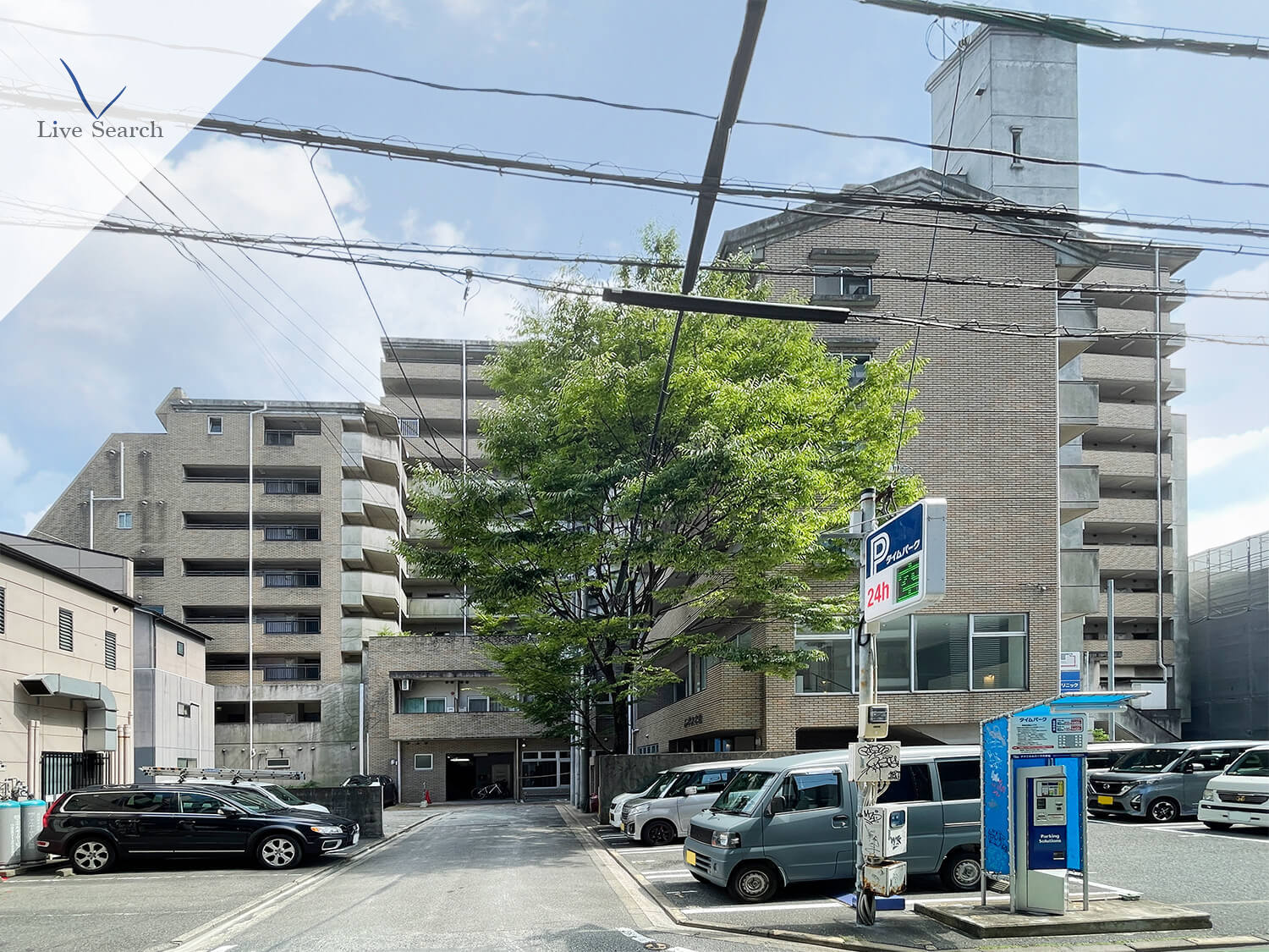 福岡市中央区六本松のマンションの建物外観