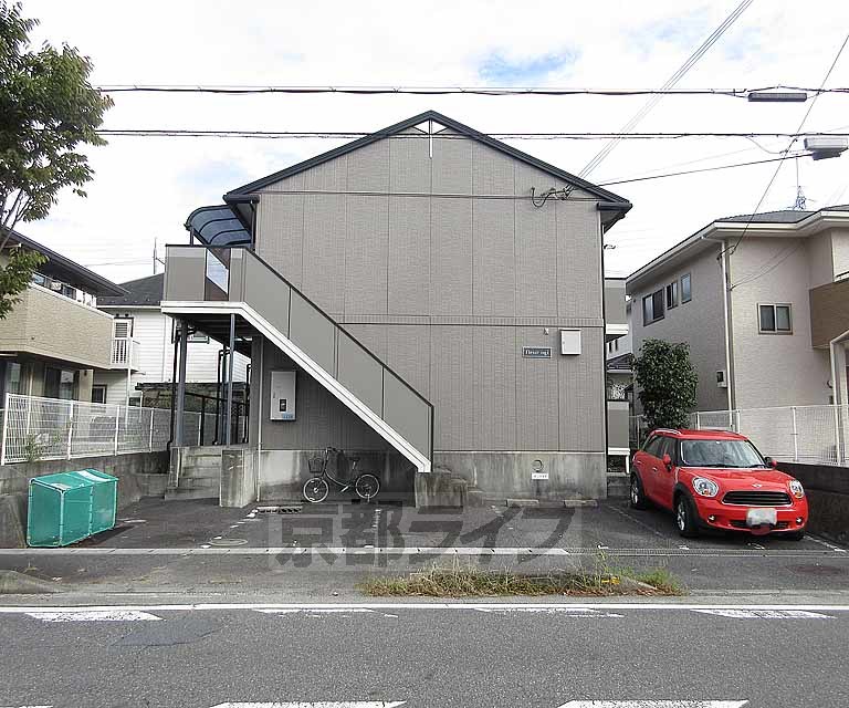 大津市仰木の里東のアパートの建物外観