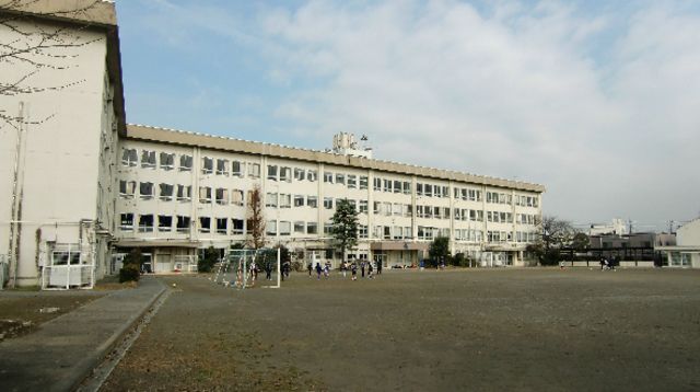 【稲城市東長沼のマンションの中学校】