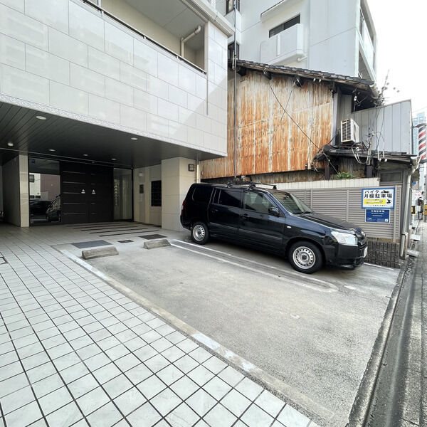 【名古屋市西区那古野のマンションの駐車場】