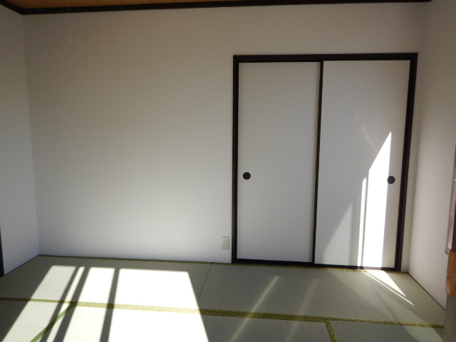 居室・リビング　南側和室６畳