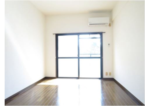 居室・リビング　入居中の為別号室のお写真となります。