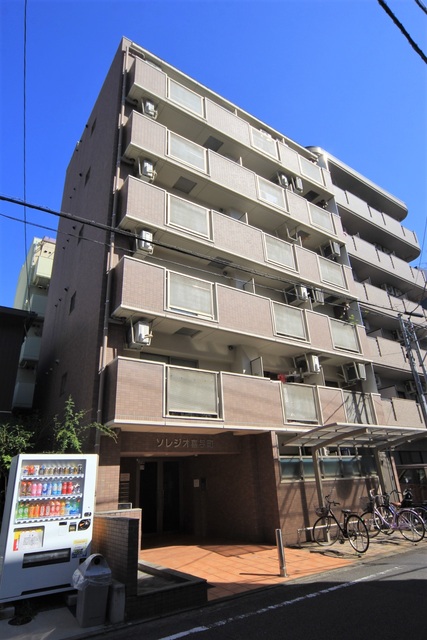 【松山市喜与町のマンションの建物外観】