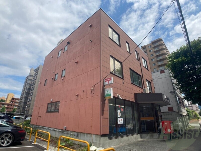 【札幌市中央区北八条西のマンションの郵便局】