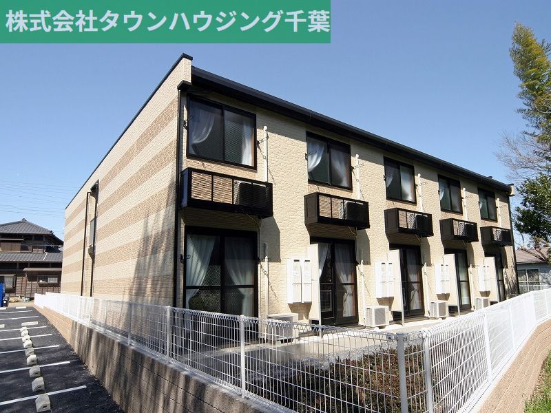 【レオパレスアンソレイエの建物外観】