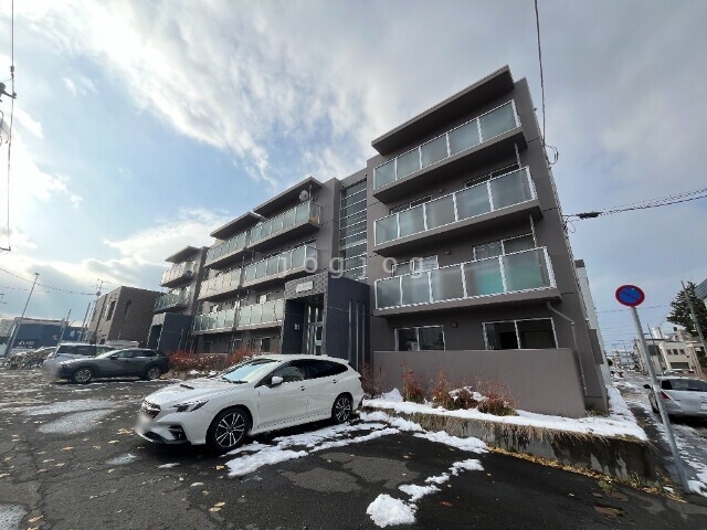 札幌市豊平区美園三条のマンションの建物外観