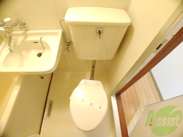 トイレ　こちらはトイレです。清潔感があり、安心して使用できます。