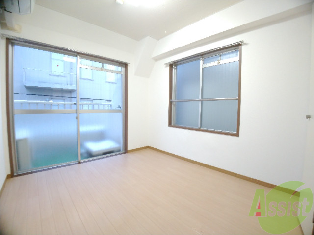 居室・リビング　４．５帖の洋室です。使いやすく、きれいですね。