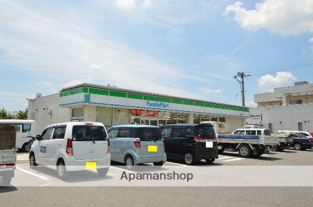 コンビニ　ファミリーマート（コンビニ）まで1081m