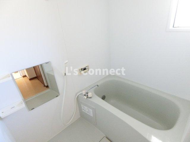 バス・シャワールーム　追焚き機能付きのお風呂。