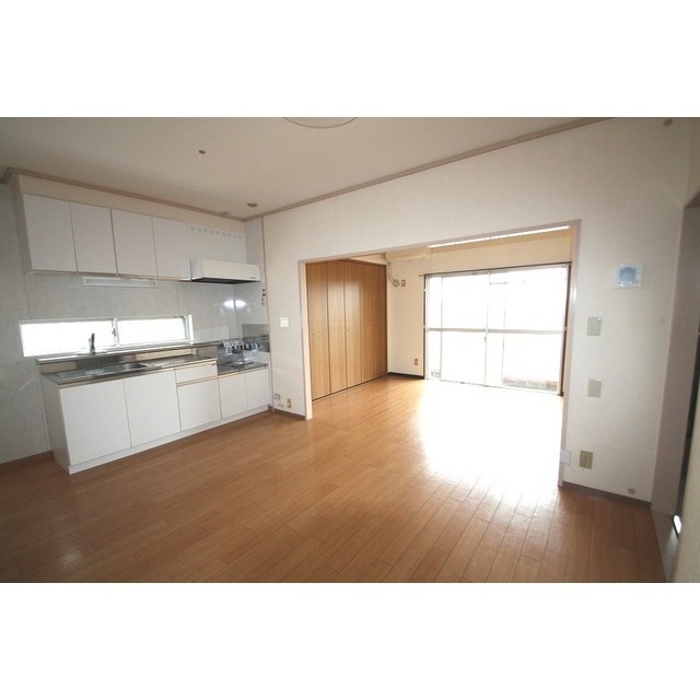 居室・リビング　広々１２．５帖のＬＤＫ