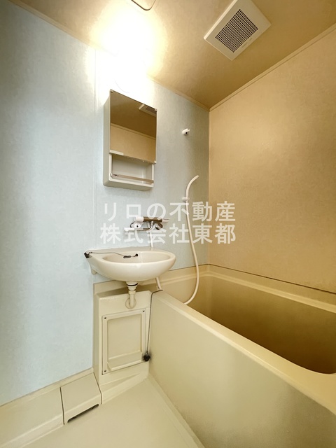 バス・シャワールーム　バストイレ別なので毎日快適♪