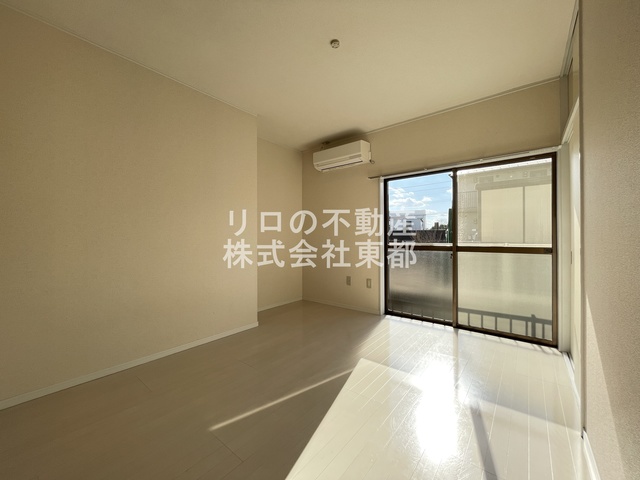 居室・リビング　南向きなので暖かな日差しが入りますね♪